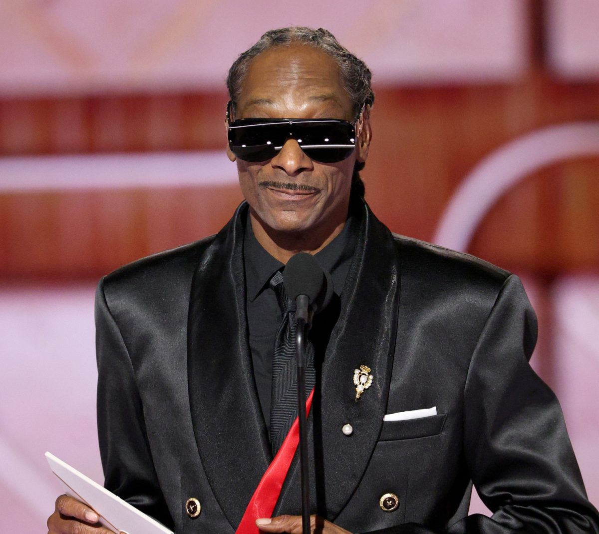 Snoop Dogg Jokes About Being High at Golden Globes