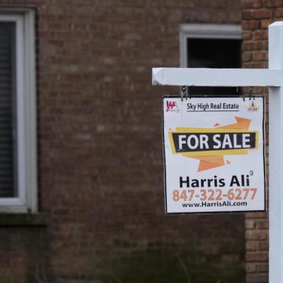 US mortgage rates slightly increase