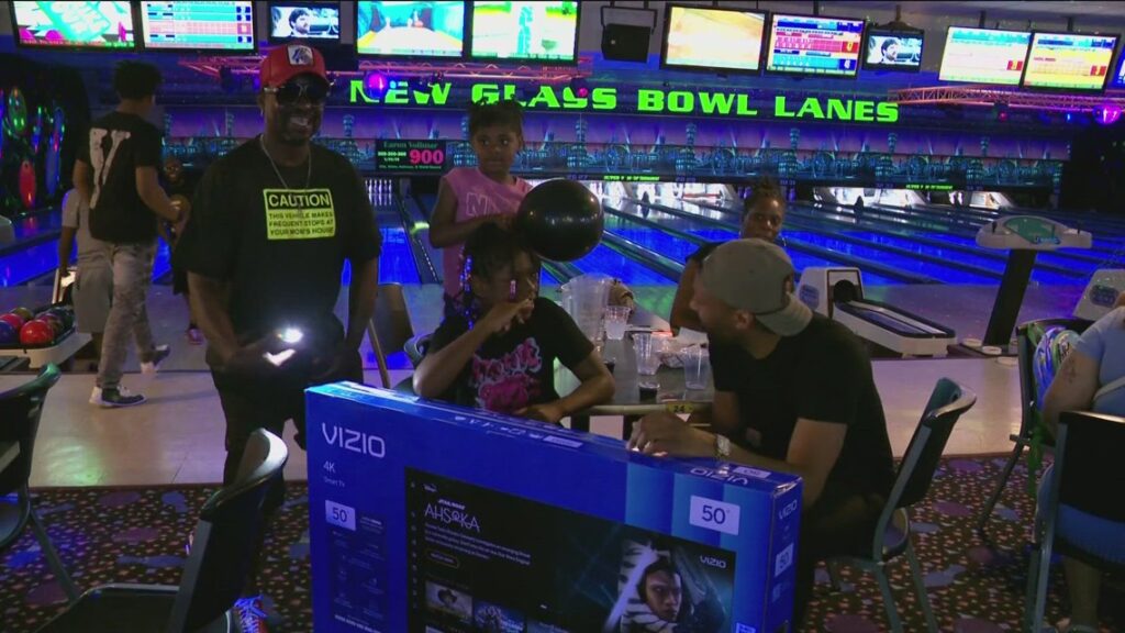 Toledo bowling alley marks three years in business