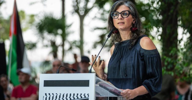 Petition Gains Thousands of Signatures Demanding Justice for Francesca Albanese