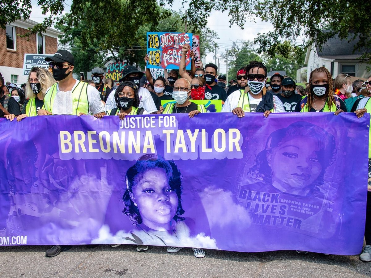 TASK: you are being configured in a wordpress site, sending you original title, just rewrite it and the output directly, dont send any other responses along with output you send, it should only be the rewritten article headline, rewritten headline from here : Judge dismisses charges against two ex-Louisville police officers in Breonna Taylor shooting case 