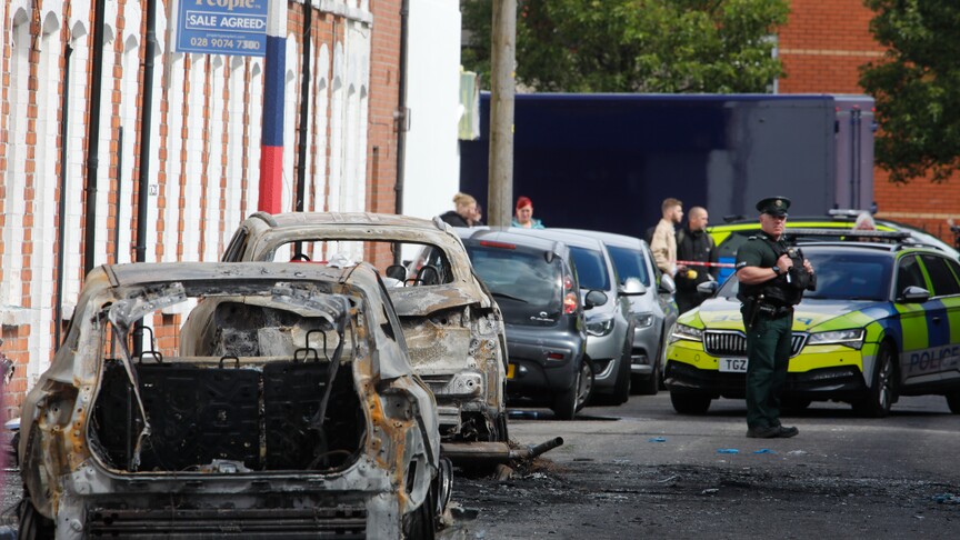 3 arrested after far-right violence in Belfast as police warn more detentions likely