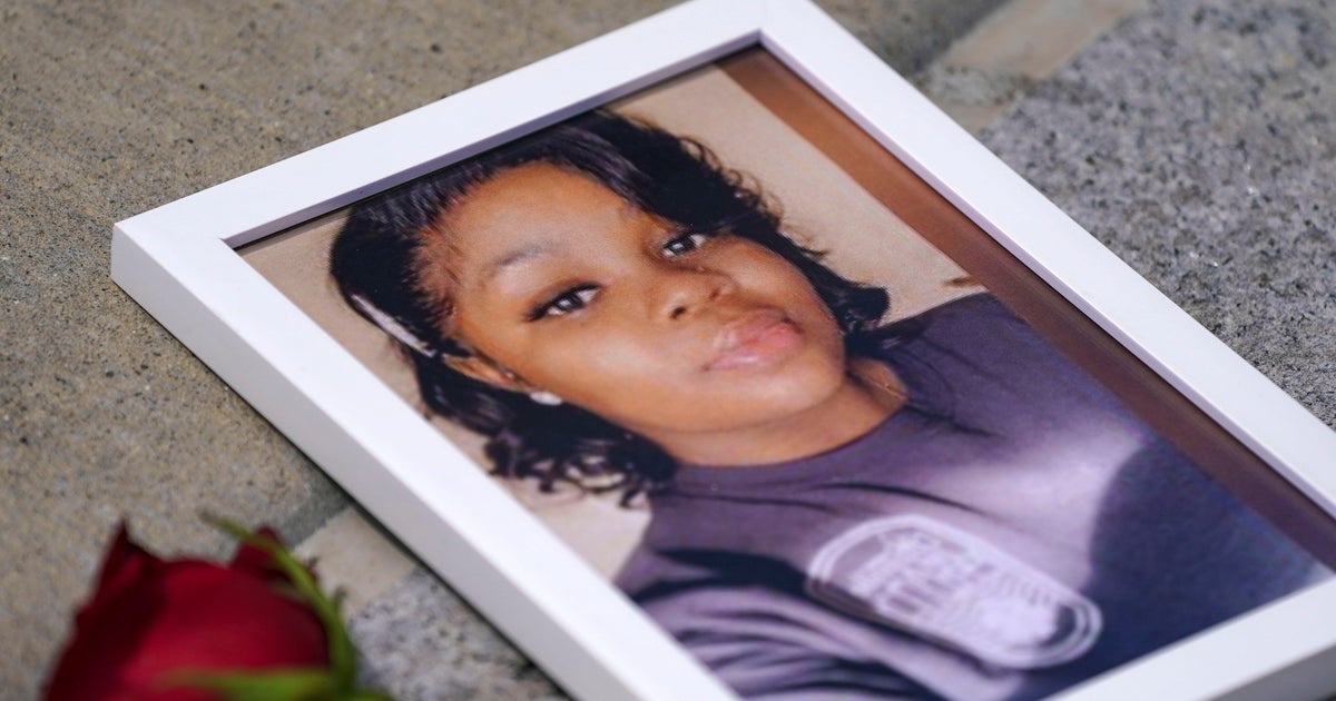  DOJ moves to dismiss criminal case against ex-police officers charged for role in Breonna Taylor's death