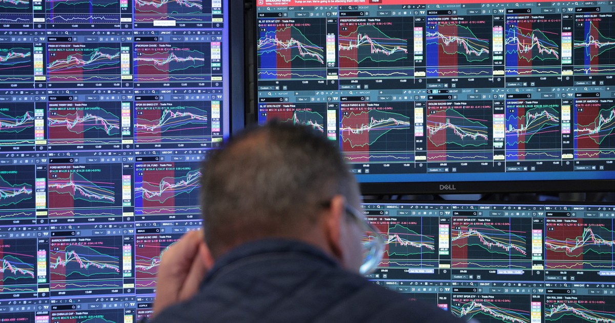 Bank of America says there's an emerging 'shock risk' for stocks as another dot-com signal flashes