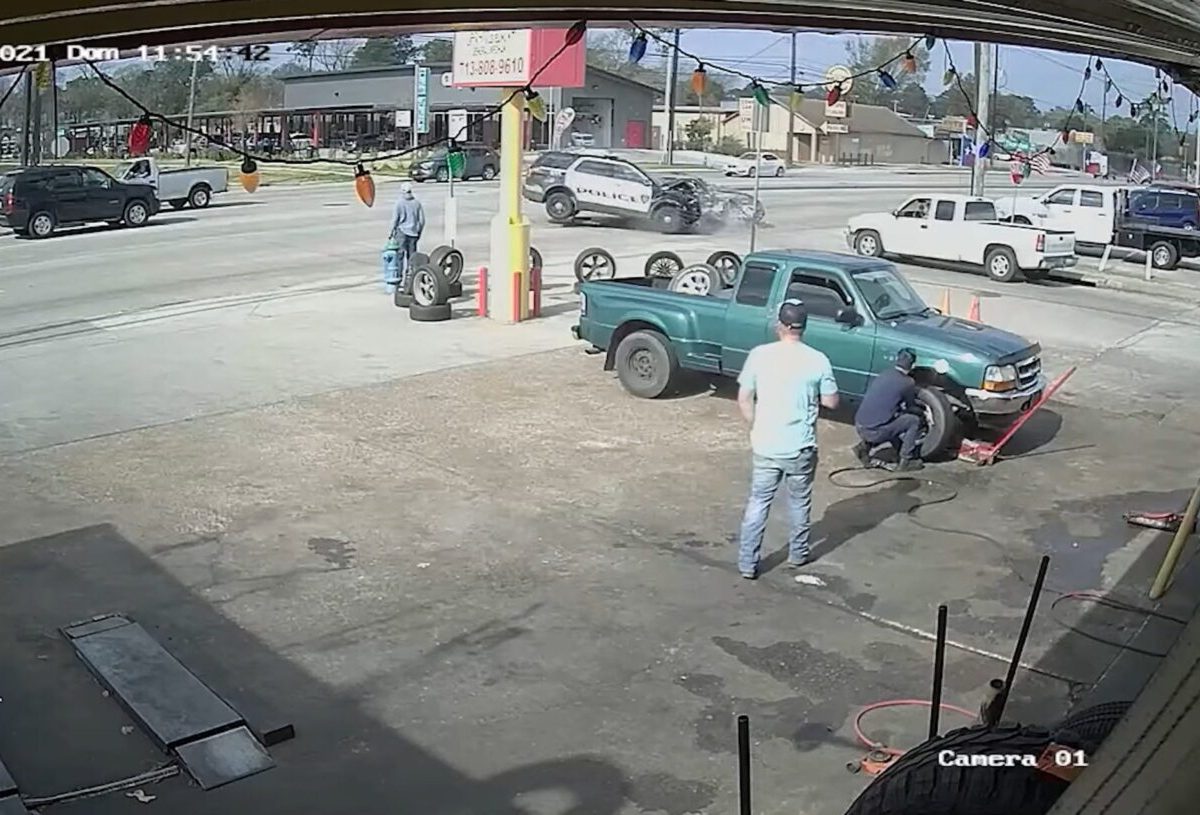  Federal jury awards $13 million to family of man killed in crash with Houston police officer – Houston Public Media