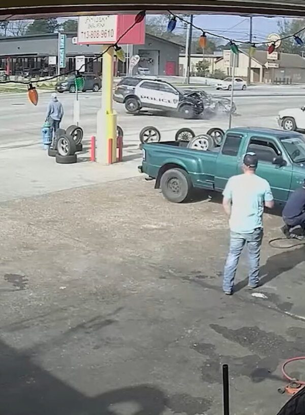  Federal jury awards $13 million to family of man killed in crash with Houston police officer – Houston Public Media