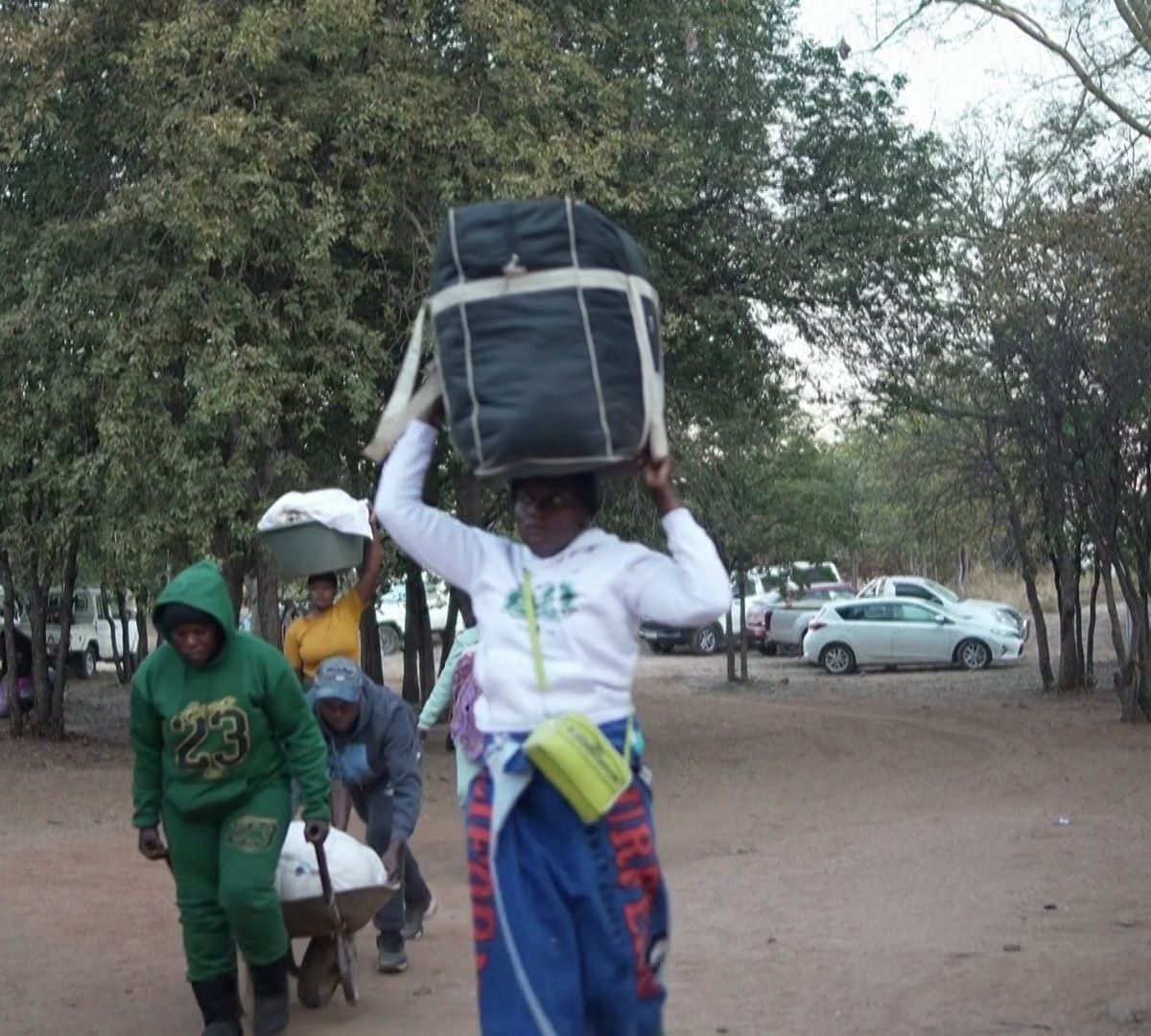 Zimbabweans return home amid xenophobic violence in South Africa | Racism