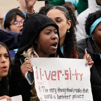 Minority business agency must serve white people too, judge rules