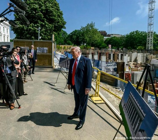  Trump asks Supreme Court to allow ballroom project